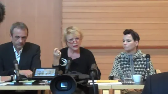 Eva Joly at Nordic House press-conference with Björk (2010)