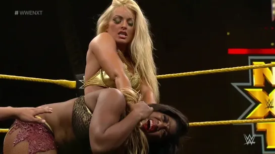 Ember Moon vs Mandy Rose