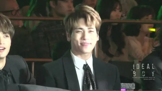 161226 Jonghyun watching BlackPink's perfomance