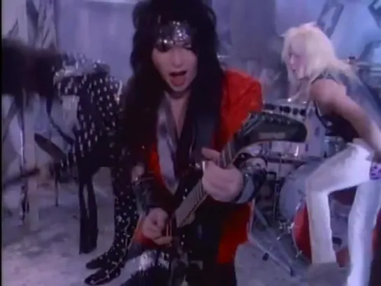 MÖTLEY CRÜE — Smokin' in the Boys Room (original video • 1985)