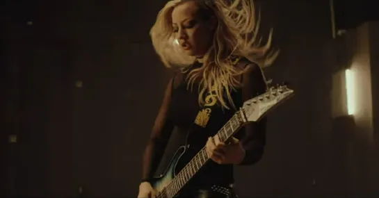 NITA STRAUSS ft. Anders Fridén — The Golden Trail (official video • 26.05.2023)