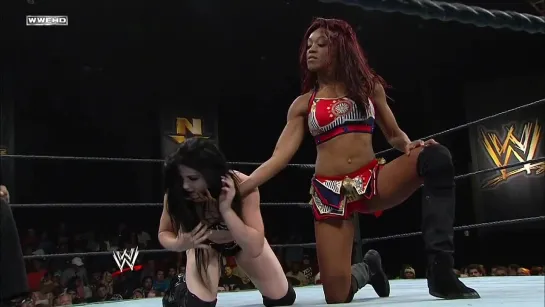 Paige vs Alicia Fox