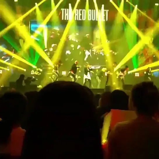 `FANCAM` 150308 | Bangtan - Boy In Luv (китайская версия) @ The Red Bullet (Тайбэй, Тайвань)