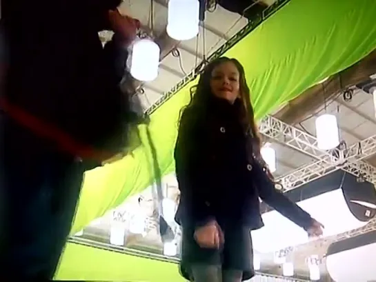 Mackenzie Foy waves goodbye as she leaves set for the nite