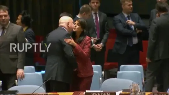 Небензя и Никки шалят, однако? UN  US, Russian UN envoys shake hands prior to UNSC meeting