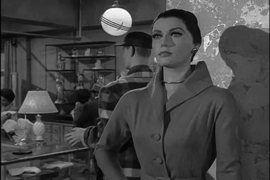 Twilight Zone - Temporada 1 - 1.34 Las horas posteriores