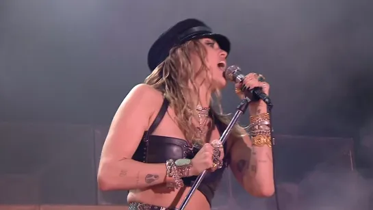 Miley Cyrus - “Mother’s Daughter” Official Live Performance at Tinderbox Festival