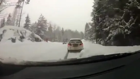 Авария на заснеженной дороге в Норвегии