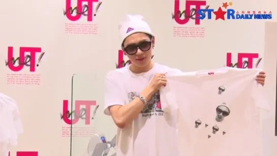 150427 Зико на ивенте от UNIQLO демонстрирует футболки собственного дизайна