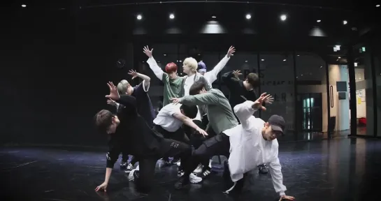 Stray Kids -“MIROH“ Dance Practice Video