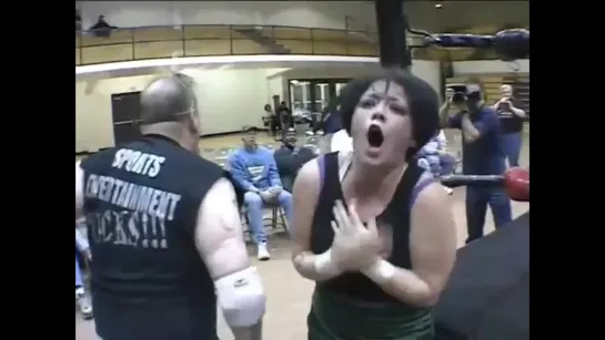 Ian Rotten vs Mickie Knuckles