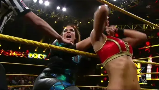 Bayley vs Nia Jax