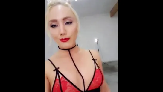 AJ Applegate в образе принцессы в эротическом сексуальном белье