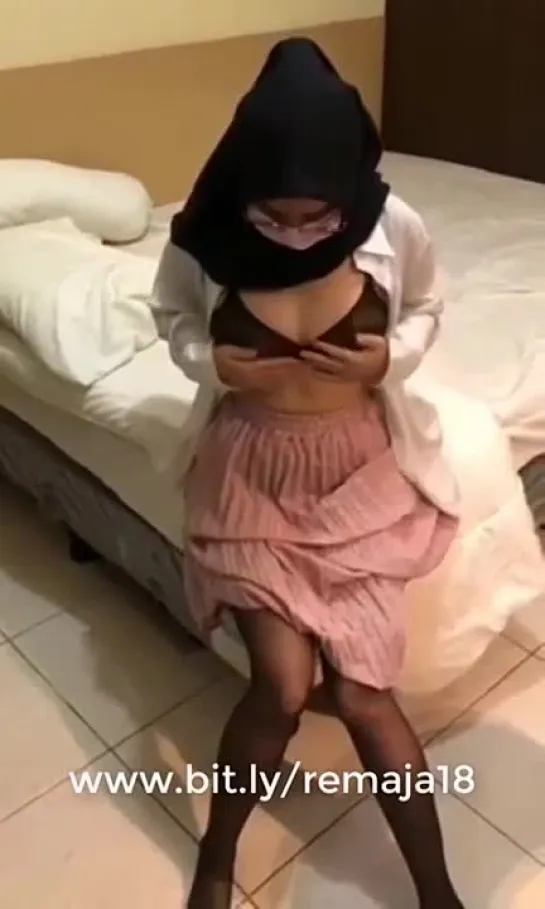 Ambar_Jilbab_Hitam_Ngentot.mp4