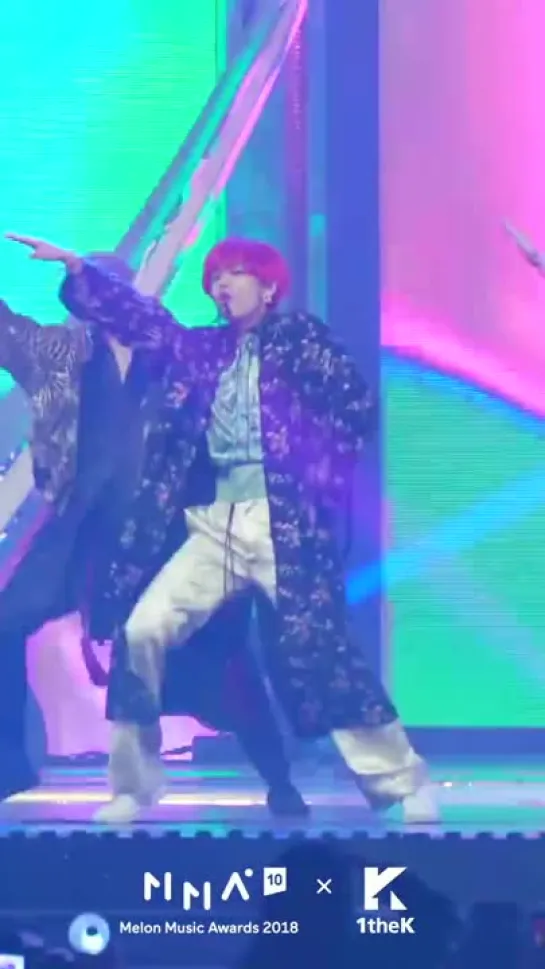 [MMA X 1theK] BTS V Fancam _ IDOL(방탄소년단 뷔 직캠)