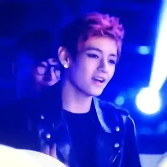 FANCAM | 131114 | V @ Melon Music Awards 2013