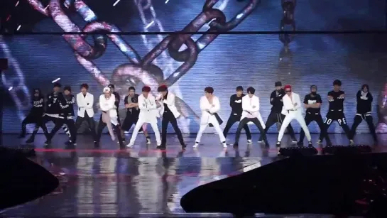 `FANCAM` 141203 | Bangtan + Block B  @ 2014 MAMA AWARDS