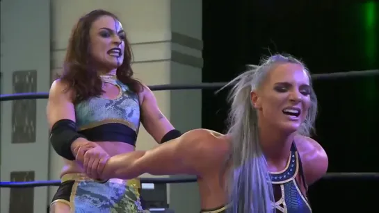 Kamille vs Thunder Rosa