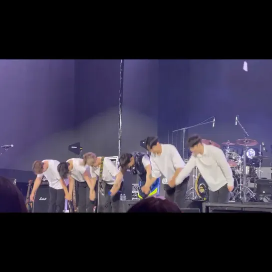 15.05.22 The Con 2022 FTISLAND bow