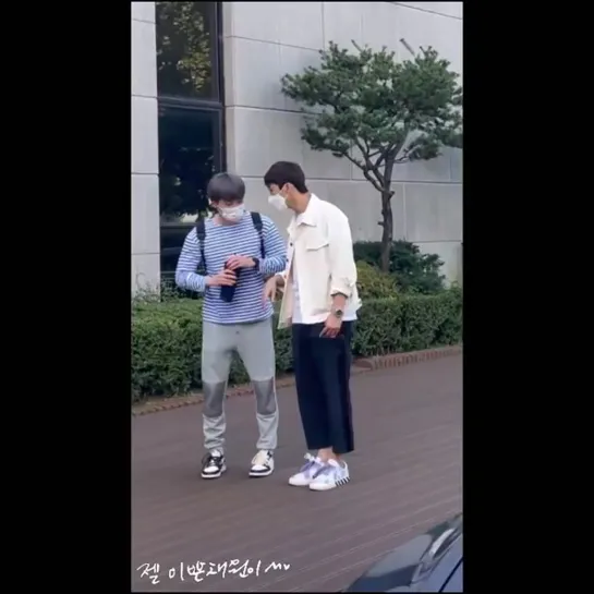 14.09.21 Hongki & Jaejin going to “Yoo Heeyeol Sketchbook” (chaenn_ie)