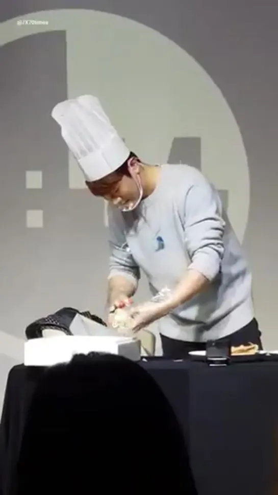 31.01.20 minhwan @ fanmeet - cooking - king crab