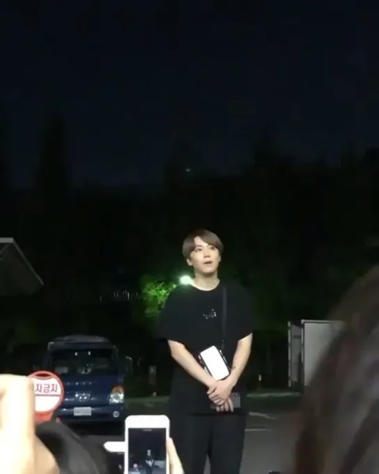 28.09.19 Hongki is talking with pris