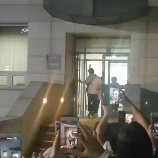 24.09.19 Hongki leave venue @ musical