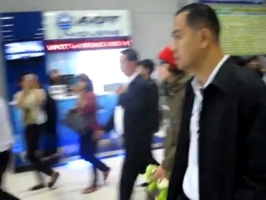 Hongki at Suvarnabhumi Airport Thailand [fancam; 111216] 1