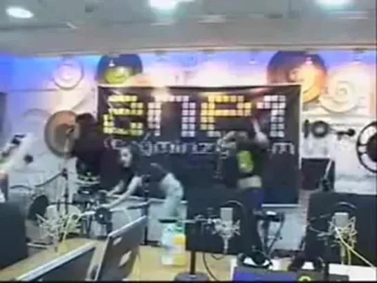 [РАДИО] 090602 MBC PKL Starry Night Radio - 2NE1 "Fire" Live