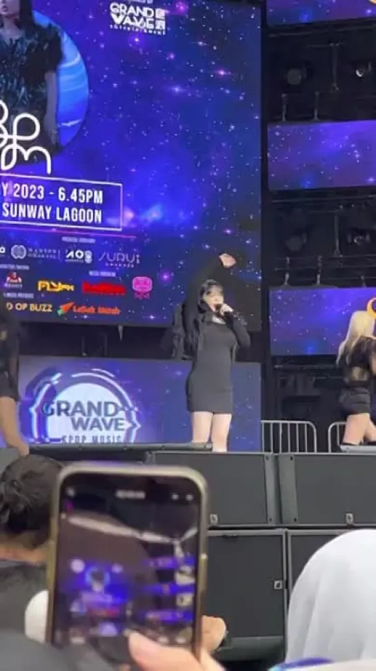 [FANCAM] 150123 Бом - '4:44' на Grandwavein в Малайзии