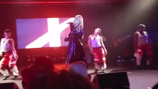 [FANCAM] 161031 CL - Fire + Can't nobody + Scream @ Hello Bitches Tour 2016 в Сиэтле