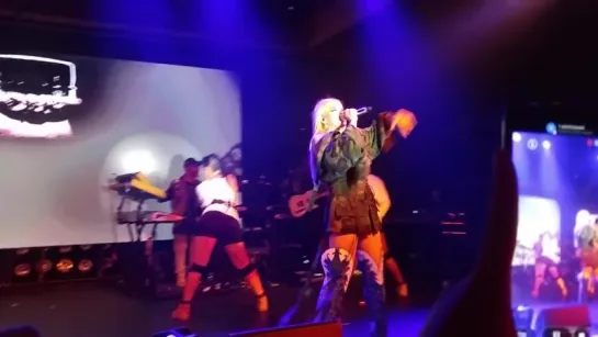 [FANCAM] 161031 CL - Dirty Vibe + MTBD @ Hello Bitches Tour 2016 в Сиэтле