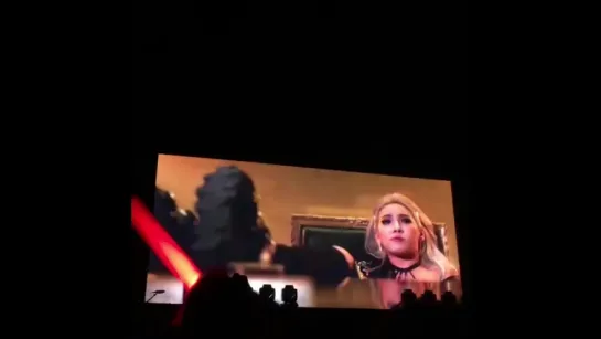 [FANCAM] 161029 Превью клипа 'Hello Bitches' на концерте тура HELLO BITCHES в Нью-Йорке