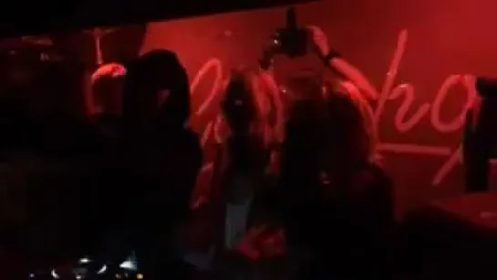 [FANCAM] 160602 CL на выставке KAWS x Galerie Perrotin в Сеуле