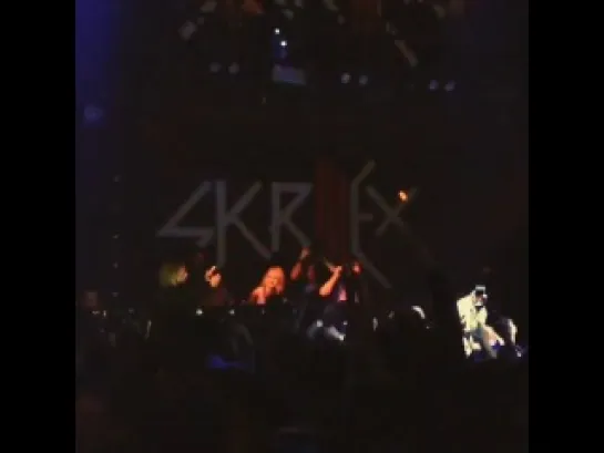 [FANCAM] CL вместе со Skrillex'ом на афтэпати Marquee в Нью-Йорке