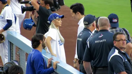 [EVENT] 150617 CL и Пони(визажист) на игре Dodgers - Korea Night