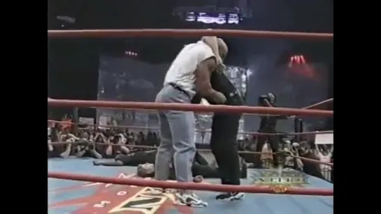 Goldberg confronts Vince Russo and Eric Bischoff then destroys security.