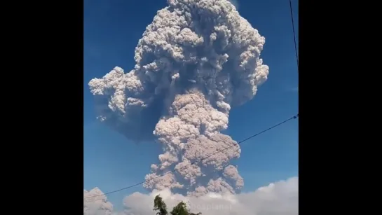 Мощное извержение вулкана Синабунг Индонезия ¦ Huge Sinabung eruption, Indonesia