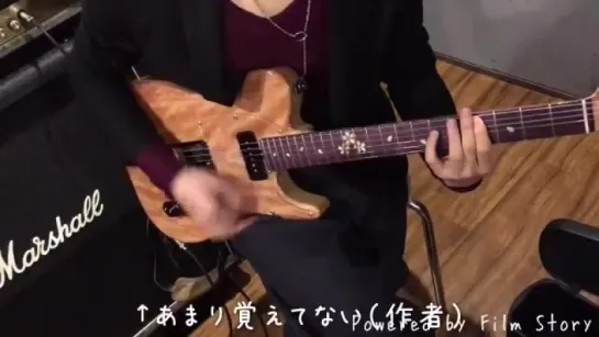 まふまふ  On guitar