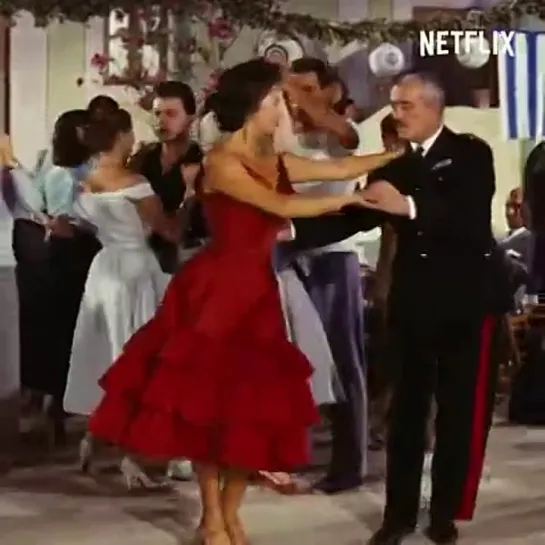 Sophia Loren che balla Mambo Italiano con Vittorio De Sica / Film Dino Risi "Pane amore e..."  1955