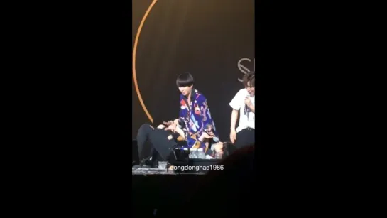 180331 Super show 7 Taiwan Day 1 - Eunhyuk rap 沒關係 its ok rap while being given CPR from 83 line eunhyuk hyukjae 은혁 혁재 leeteuk h