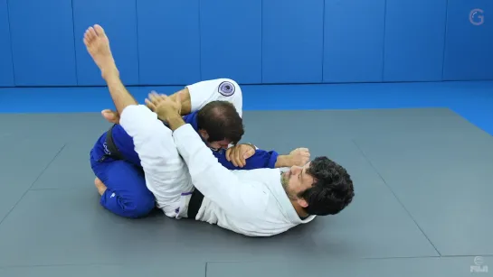 Rolles Gracie - 9 Triangle_Rolles Gracie Fundamentals_rolles e tunico