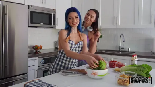 Aidra Fox and Jewelz Blu - Jewelz Sexy Kitchen [Lesbian]