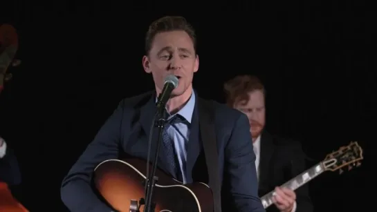 Tom Hiddleston singing Why Don't You Love Me Like You Used To Do