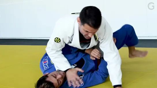 Paulo Guillobel - 4 Control Holding the Collar choke