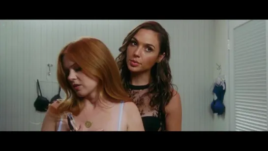 Isla Fisher, Gal Gadot - Keeping Up with the Joneses (2016) HD Nude? Sexy! / Галь Гадот, Айла Фишер - Шпионы по соседству