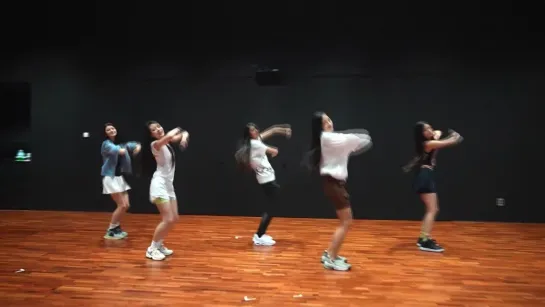 NewJeans (뉴진스) - 'Attention' Dance Practice Moving ver. [Mirrored]