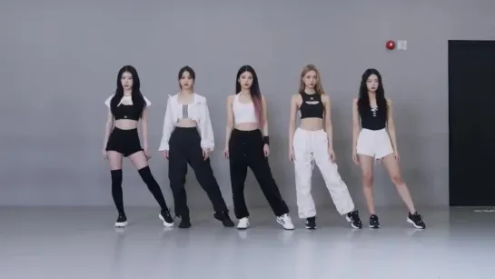 ITZY (있지) - 'SNEAKERS' Dance Practice [Mirrored]