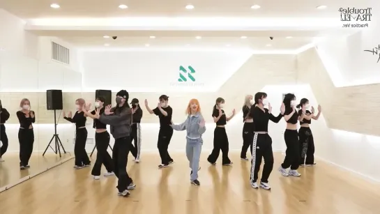 ADORA (아도라) - 'Trouble? TRAVEL!' Dance Practice [Mirrored]