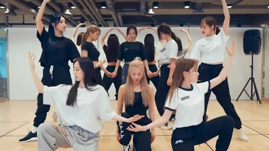 LOONA (이달의 소녀) - PTT (Paint The Town) Dance Practice [Mirrored]